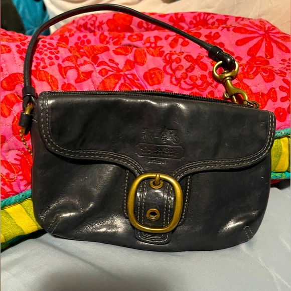 Coach Handbags - EUC COACH BLACK WRISTLET LEATHER GIFT DESIGNER Luxury EXCELLENT CONDITION